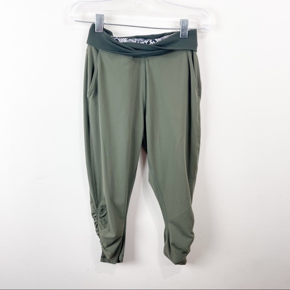 Lululemon Sunset Salutation Crop Fatigue Green/Ziggy Snake Butter Pink - Picture 10 of 15